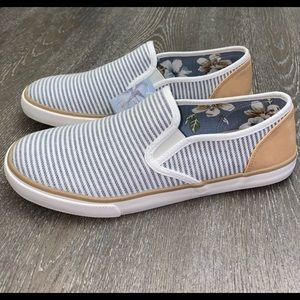 margaritaville slip ons